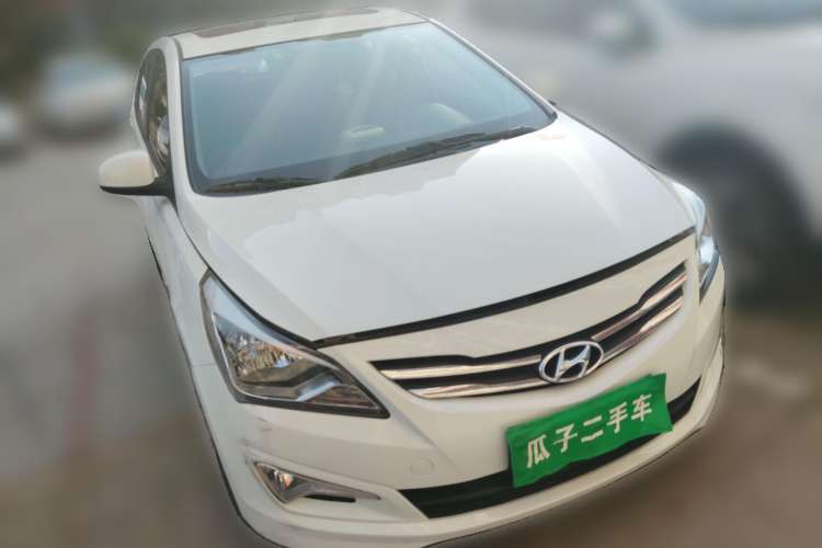 Used Hyundai Verna Ray 2016 1.4L Automatic Leading-Edge GLX Front Right 45 Deg