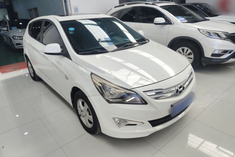 Used Hyundai Verna Ray 2016 1.4L Automatic Leading-Edge GLX Front Right 45 Deg