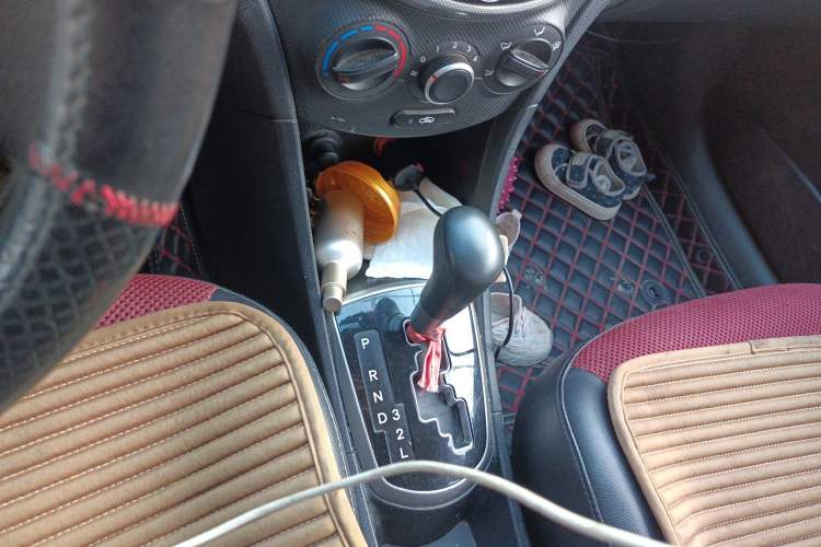 Used Hyundai Verna Ray 2016 1.4L Automatic Leading-Edge GLX Gear Lever