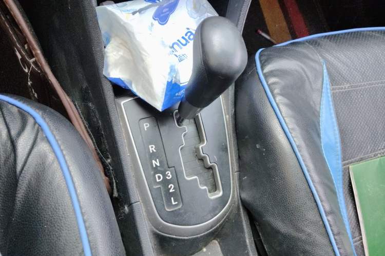 Used Hyundai Verna Ray 2016 1.4L Automatic Leading-Edge GLX Gear Lever