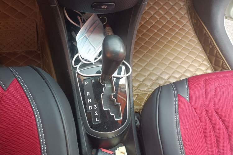 Used Hyundai Verna Ray 2016 1.4L Automatic Leading-Edge GLX Gear Lever