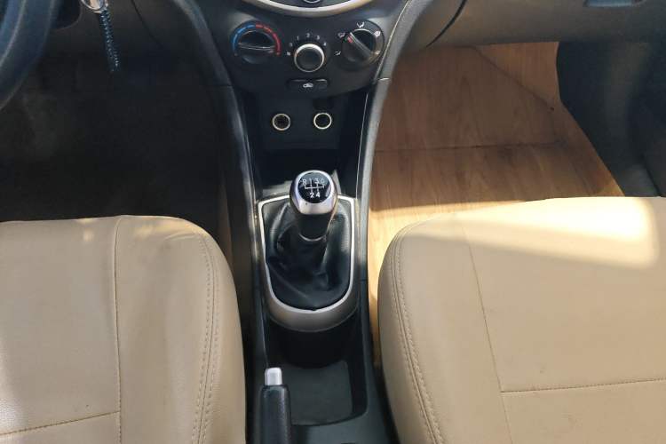 Used Hyundai Verna Ray 2016 1.4L Manual Leading GLX Model Gear Lever