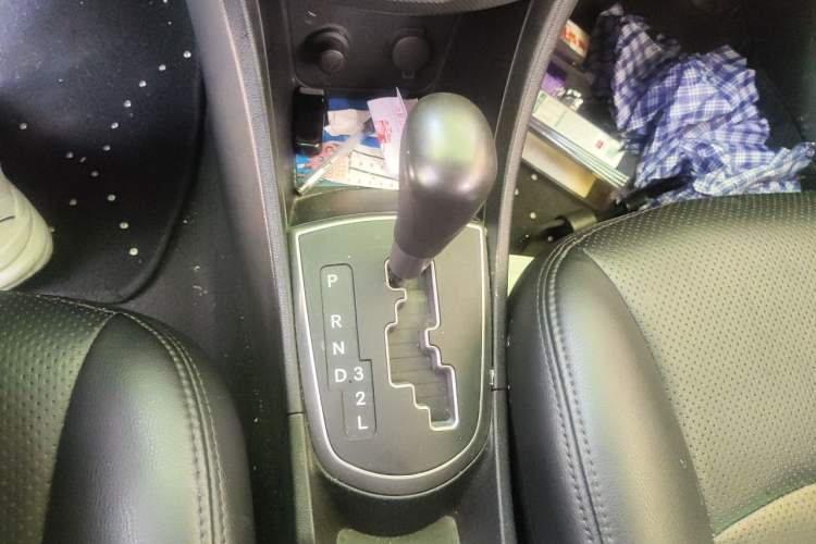 Used Hyundai Verna Ray 2016 1.4L Automatic Leading-Edge GLX Gear Lever