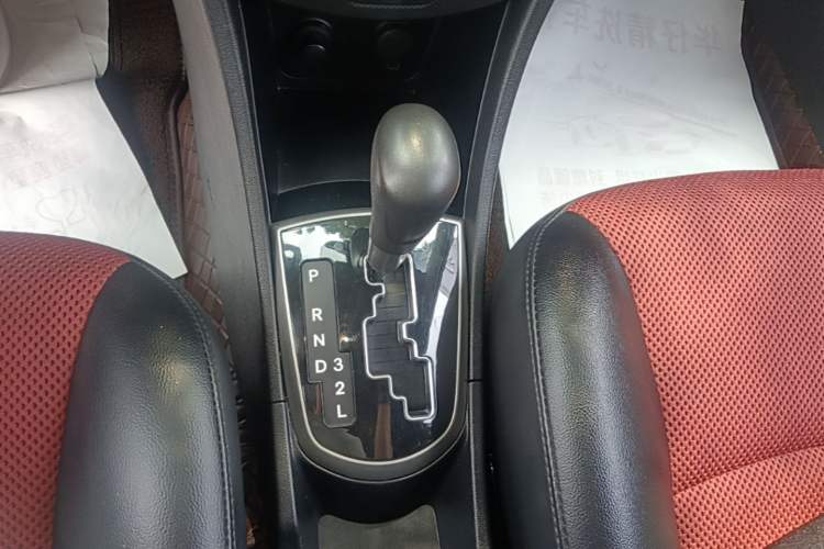 Used Hyundai Verna Ray 2016 1.4L Automatic Leading-Edge GLX Gear Lever