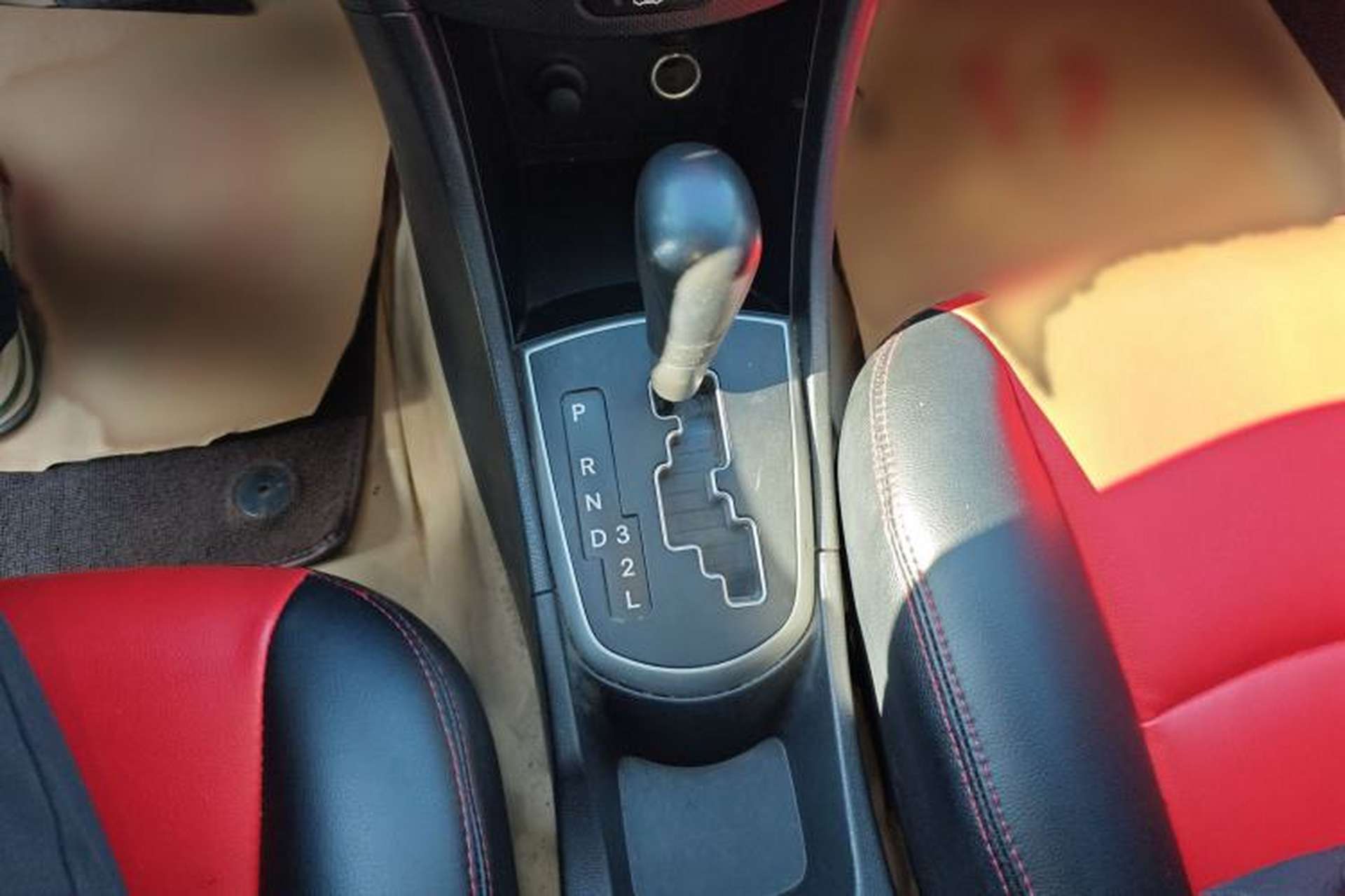 Used Hyundai Verna Ray 2016 1.4L Automatic Leading-Edge GLX Gear Lever