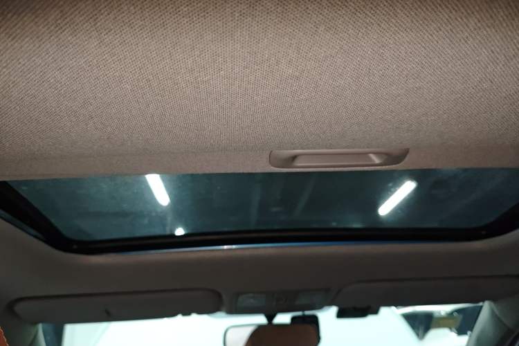 Used Hyundai Verna Ray 2016 1.4L Automatic Leading-Edge GLX Headliner