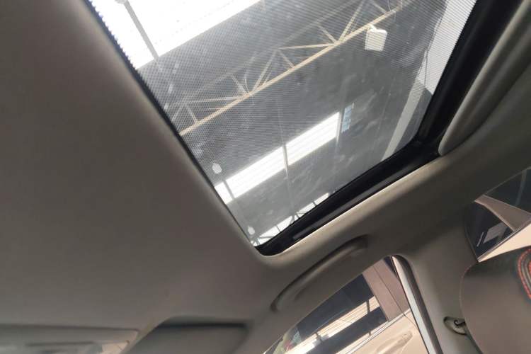 Used Hyundai Verna Ray 2016 1.4L Automatic Leading-Edge GLX Headliner