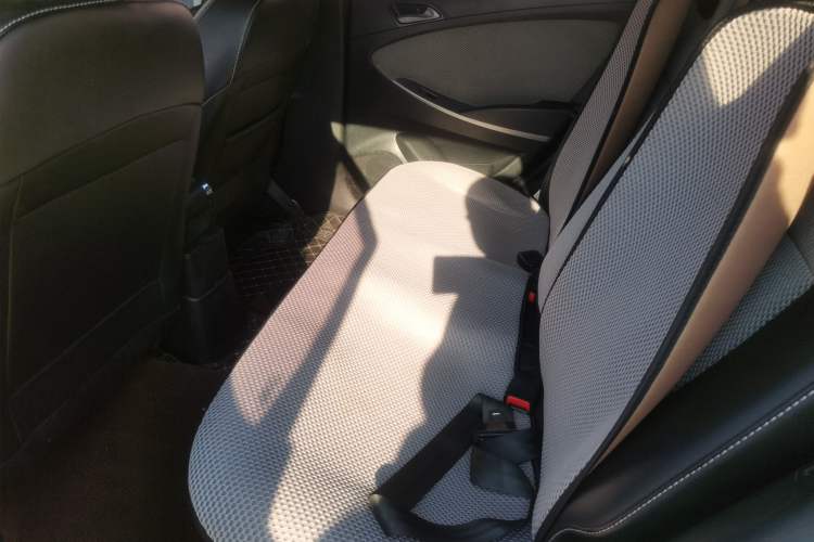 Used Hyundai Verna Ray 2016 1.4L Automatic Leading-Edge GLX Interior 1