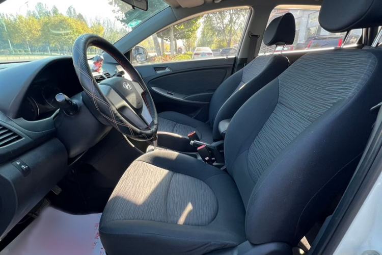 Used Hyundai Verna Ray 2016 1.4L Automatic Leading-Edge GLX Interior 1