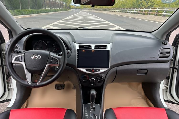 Used Hyundai Verna Ray 2016 1.4L Automatic Leading-Edge GLX Interior 1