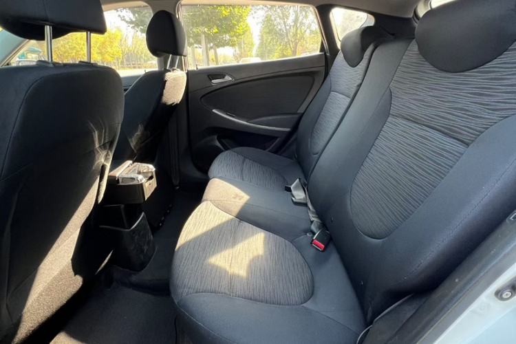 Used Hyundai Verna Ray 2016 1.4L Automatic Leading-Edge GLX Interior 2