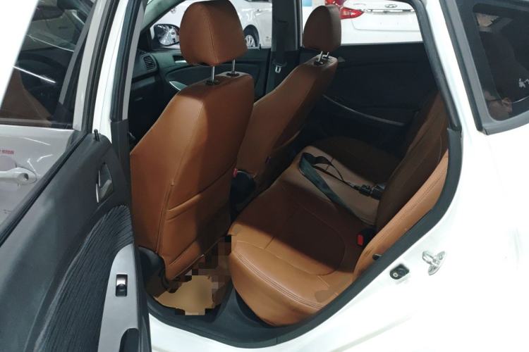 Used Hyundai Verna Ray 2016 1.4L Automatic Leading-Edge GLX Interior 4