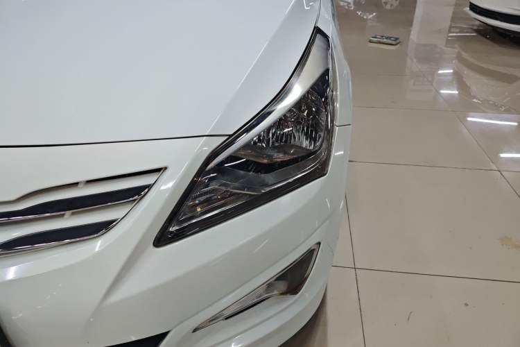 Used Hyundai Verna Ray 2016 1.4L Automatic Leading-Edge GLX Left Front Headlight