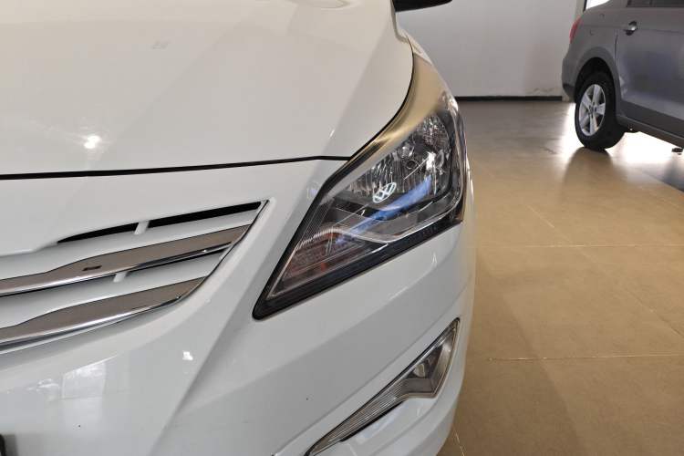 Used Hyundai Verna Ray 2016 1.4L Manual Leading GLX Model Left Front Headlight
