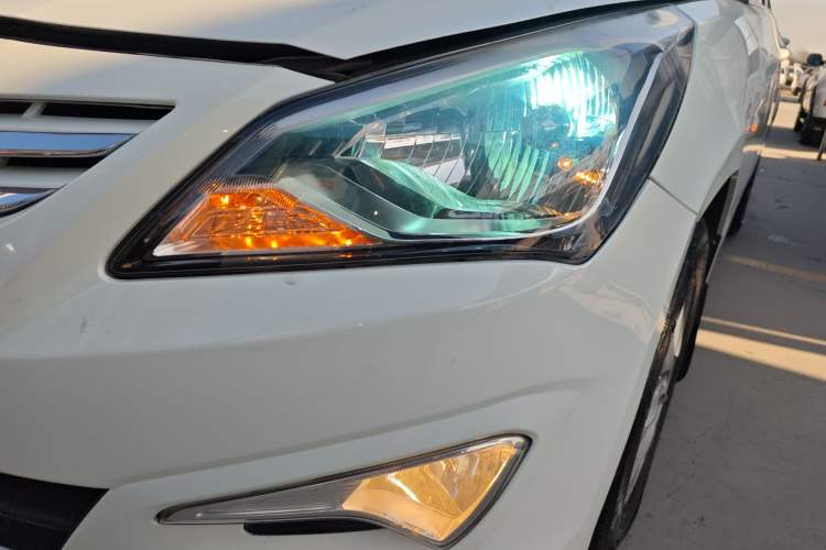 Used Hyundai Verna Ray 2016 1.4L Automatic Leading-Edge GLX Left Front Headlight