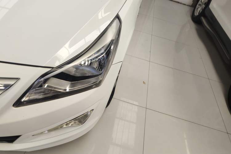 Used Hyundai Verna Ray 2016 1.4L Automatic Leading-Edge GLX Left Front Headlight