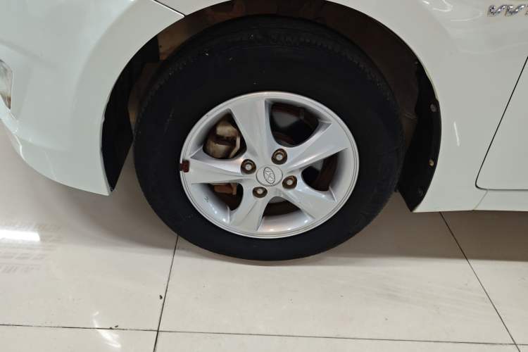 Used Hyundai Verna Ray 2016 1.4L Automatic Leading-Edge GLX Left Front Wheel Hub