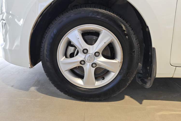 Used Hyundai Verna Ray 2016 1.4L Manual Leading GLX Model Left Front Wheel Hub