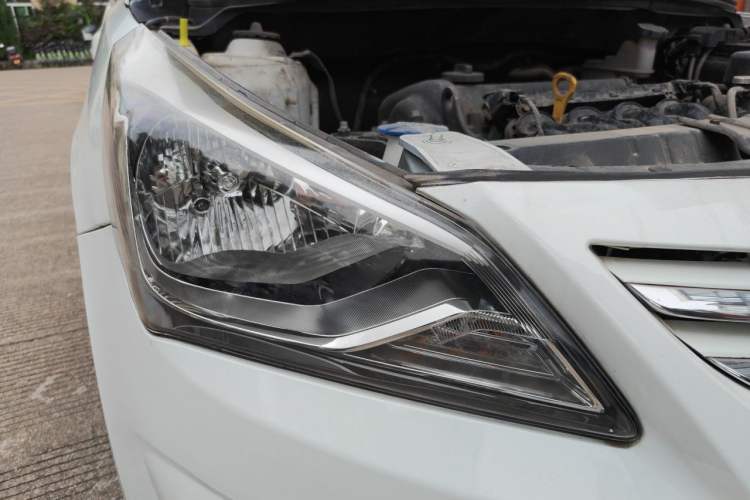 Used Hyundai Verna Ray 2016 1.4L Automatic Leading-Edge GLX Right Front Headlight