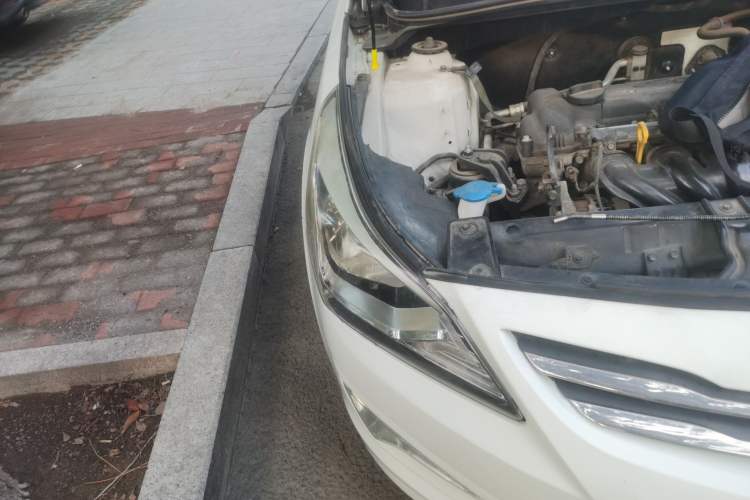 Used Hyundai Verna Ray 2016 1.4L Manual Leading GLX Model Right Front Headlight
