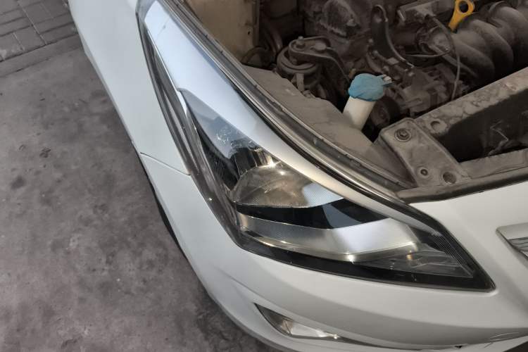 Used Hyundai Verna Ray 2016 1.4L Automatic Leading-Edge GLX Right Front Headlight