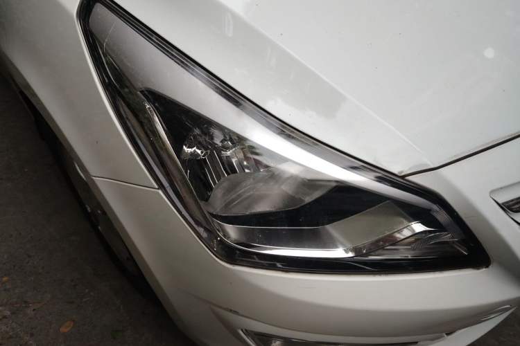Used Hyundai Verna Ray 2016 1.4L Automatic Leading-Edge GLX Right Front Headlight