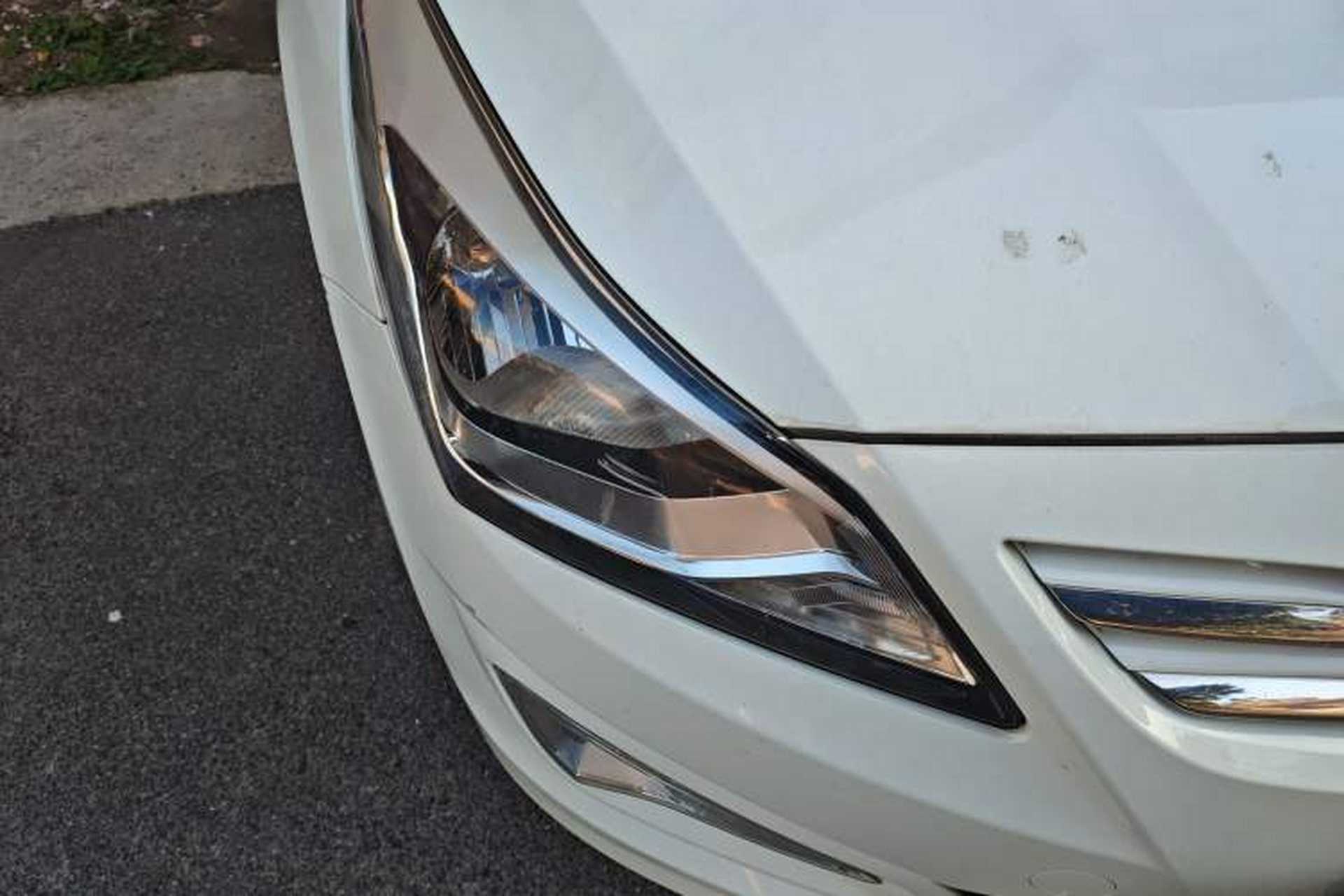 Used Hyundai Verna Ray 2016 1.4L Automatic Leading-Edge GLX Right Front Headlight
