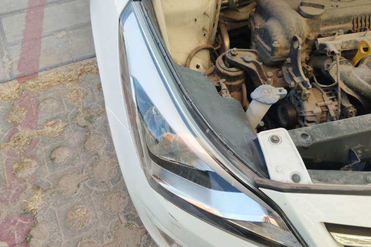 Used Hyundai Verna Ray 2016 1.4L Automatic Leading-Edge GLX Right Front Headlight