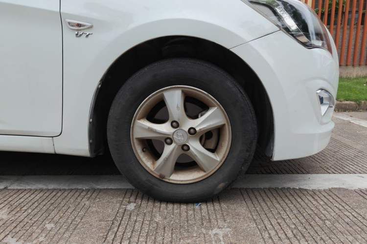 Used Hyundai Verna Ray 2016 1.4L Automatic Leading-Edge GLX Right Front Wheel Hub
