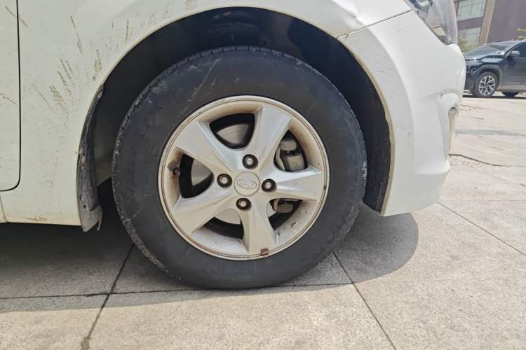 Used Hyundai Verna Ray 2016 1.4L Automatic Leading-Edge GLX Right Front Wheel Hub