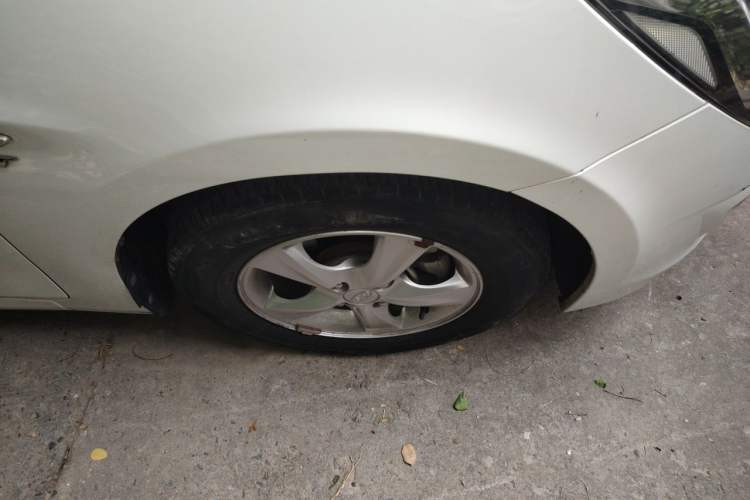 Used Hyundai Verna Ray 2016 1.4L Automatic Leading-Edge GLX Right Front Wheel Hub