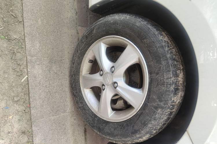 Used Hyundai Verna Ray 2016 1.4L Automatic Leading-Edge GLX Right Front Wheel Hub