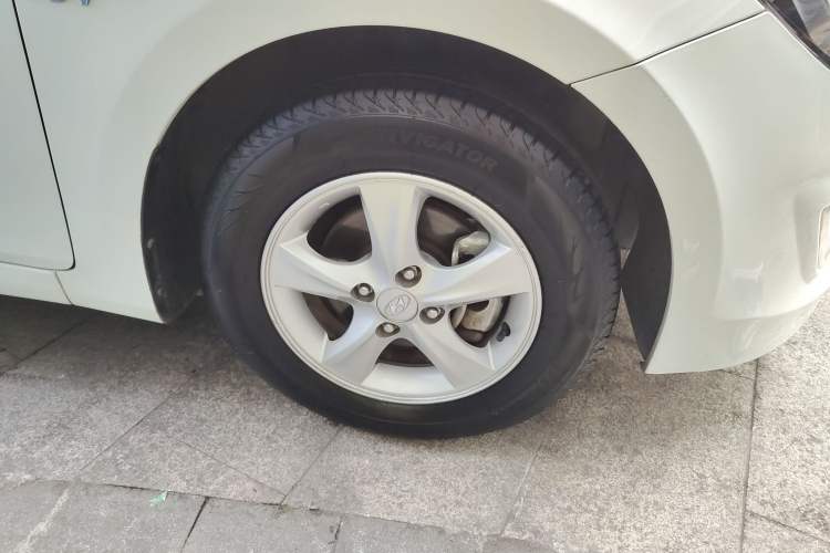 Used Hyundai Verna Ray 2016 1.4L Automatic Leading-Edge GLX Right Front Wheel Hub