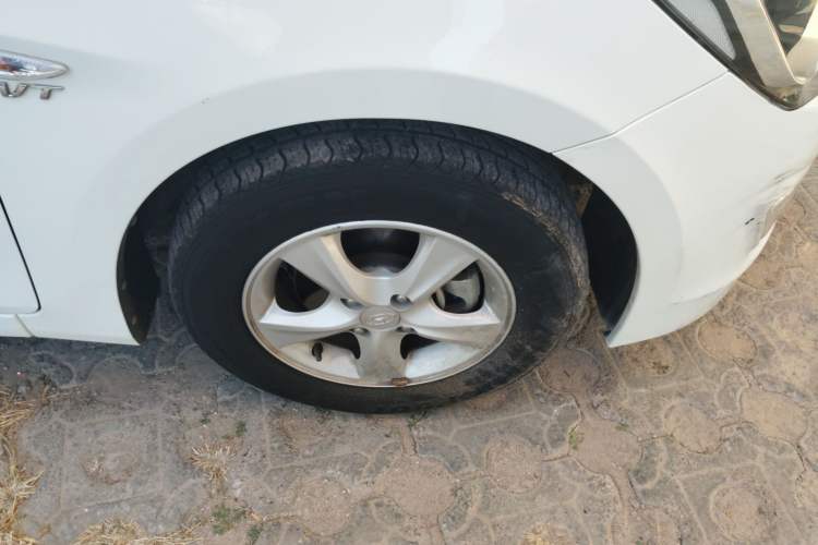 Used Hyundai Verna Ray 2016 1.4L Automatic Leading-Edge GLX Right Front Wheel Hub