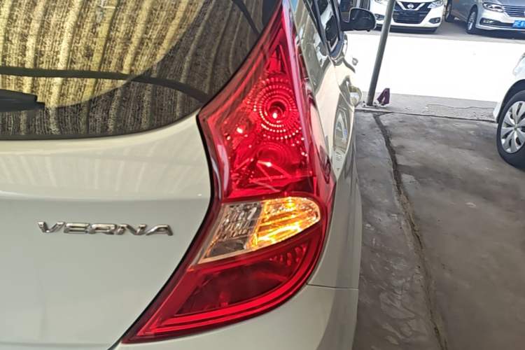 Used Hyundai Verna Ray 2016 1.4L Automatic Leading-Edge GLX Right Rear Taillight