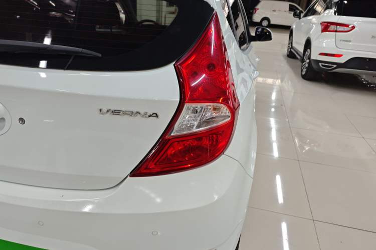 Used Hyundai Verna Ray 2016 1.4L Automatic Leading-Edge GLX Right Rear Taillight