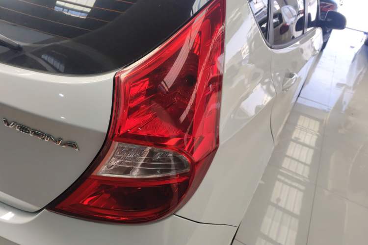 Used Hyundai Verna Ray 2016 1.4L Automatic Leading-Edge GLX Right Rear Taillight