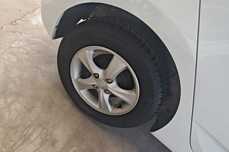 Used Hyundai Verna Ray 2016 1.4L Automatic Leading-Edge GLX Right Rear Wheel Hub