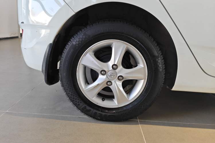 Used Hyundai Verna Ray 2016 1.4L Manual Leading GLX Model Right Rear Wheel Hub