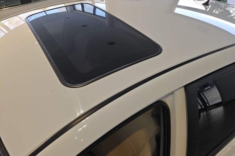 Used Hyundai Verna Ray 2016 1.4L Manual Leading GLX Model Roof