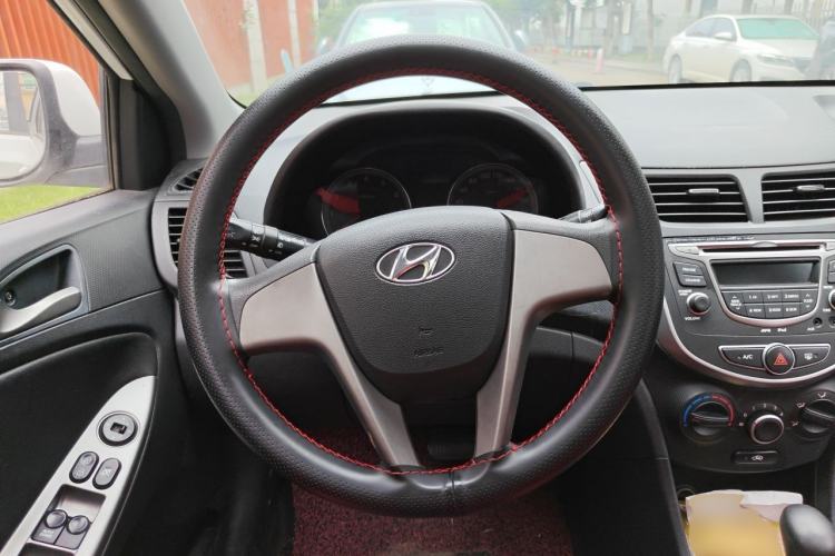 Used Hyundai Verna Ray 2016 1.4L Automatic Leading-Edge GLX Steering Wheel