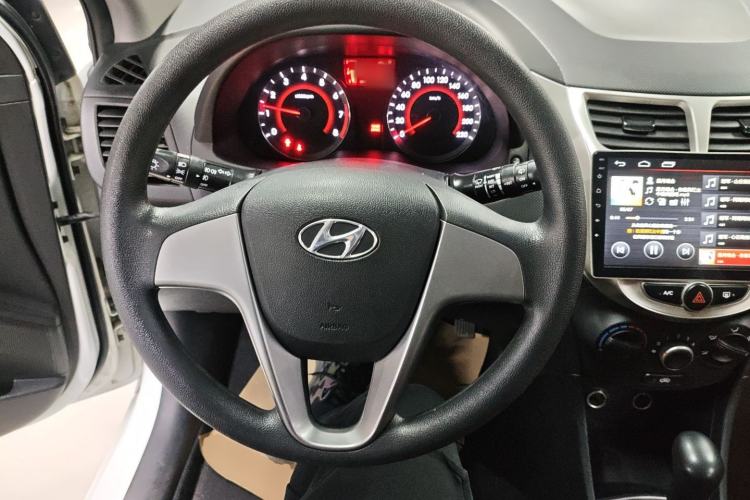 Used Hyundai Verna Ray 2016 1.4L Automatic Leading-Edge GLX Steering Wheel