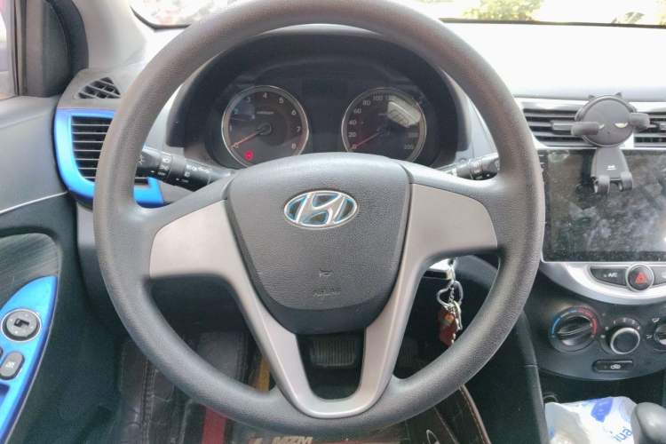 Used Hyundai Verna Ray 2016 1.4L Automatic Leading-Edge GLX Steering Wheel