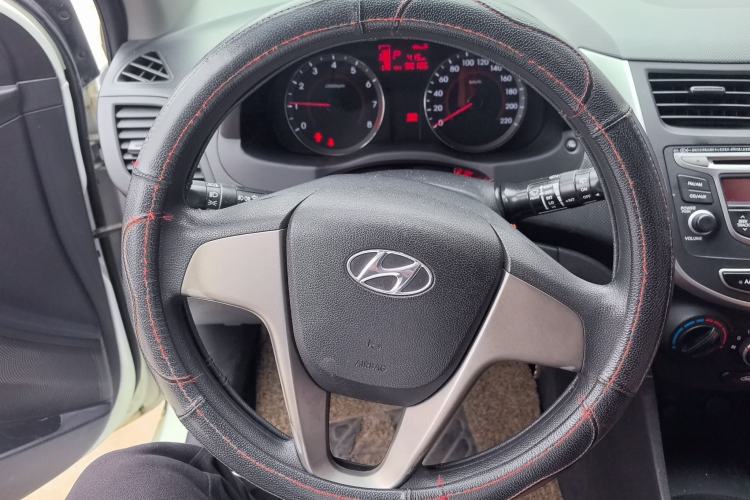 Used Hyundai Verna Ray 2016 1.4L Automatic Leading-Edge GLX Steering Wheel