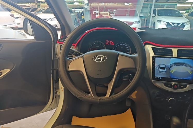 Used Hyundai Verna Ray 2016 1.4L Automatic Leading-Edge GLX Steering Wheel