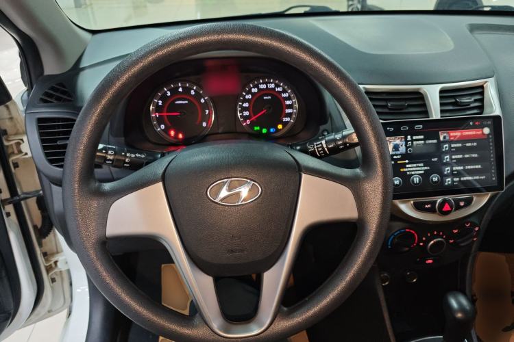 Used Hyundai Verna Ray 2016 1.4L Automatic Leading-Edge GLX Steering Wheel