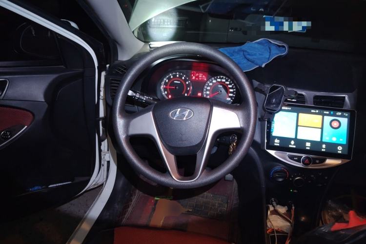 Used Hyundai Verna Ray 2016 1.4L Automatic Leading-Edge GLX Steering Wheel