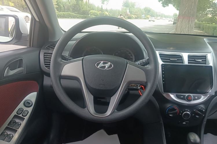 Used Hyundai Verna Ray 2016 1.4L Automatic Leading-Edge GLX Steering Wheel
