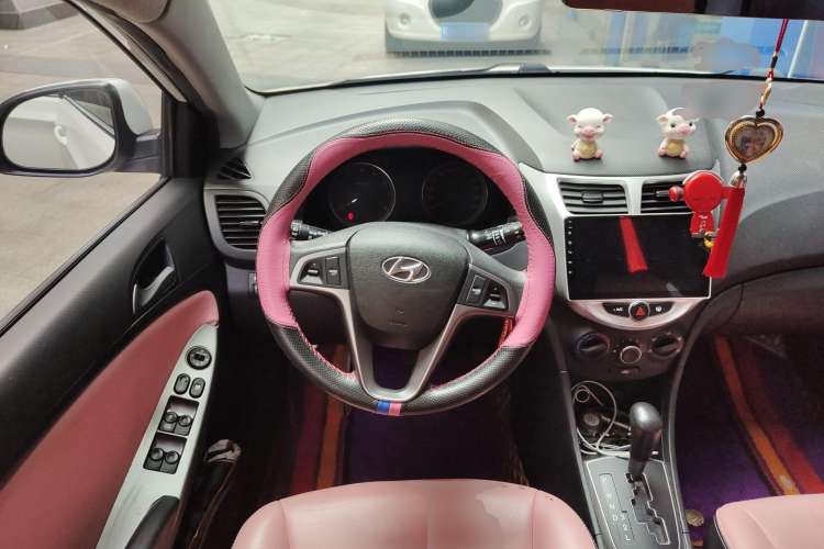 Used Hyundai Verna Ray 2016 1.4L Automatic Leading-Edge GLX Steering Wheel