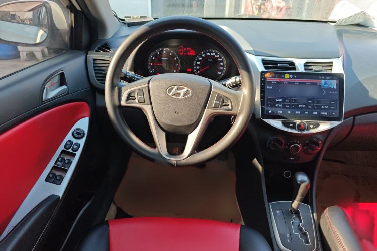 Used Hyundai Verna Ray 2016 1.4L Automatic Leading-Edge GLX Steering Wheel